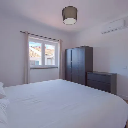 Bright & Comfortable Flat In The Heart Of * Cascais