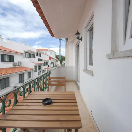 Bright & Comfortable Flat In The Heart Of