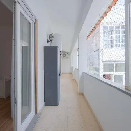Bright & Comfortable Flat In The Heart Of * Cascais