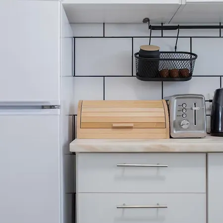 Bright & Comfortable Flat In The Heart Of