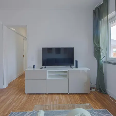 Bright & Comfortable Flat In The Heart Of * Cascais
