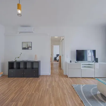 Bright & Comfortable Flat In The Heart Of Appartamento Cascais
