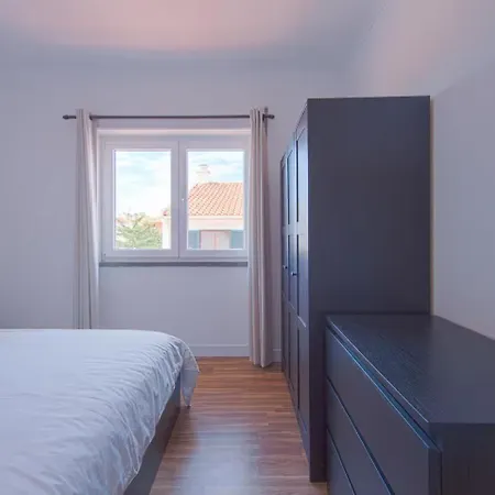 Bright & Comfortable Flat In The Heart Of