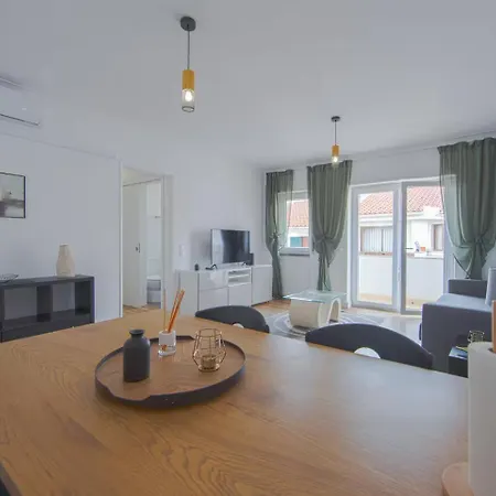 Bright & Comfortable Flat In The Heart Of Cascais