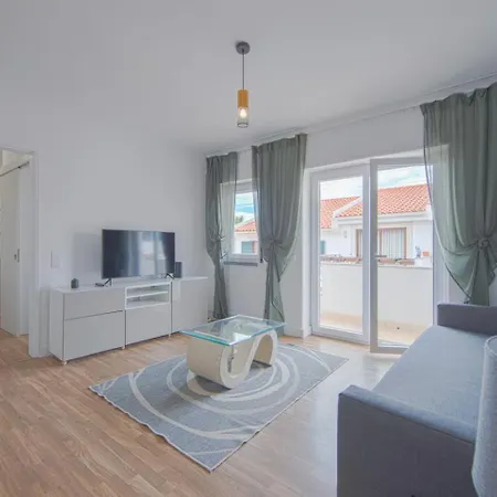 Bright & Comfortable Flat In The Heart Of